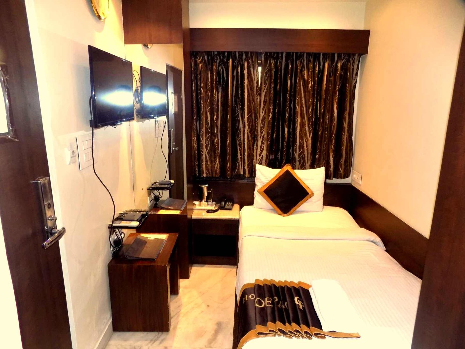 Single Deluxe Room
